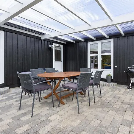 Three-bedroom Holiday In 펜션