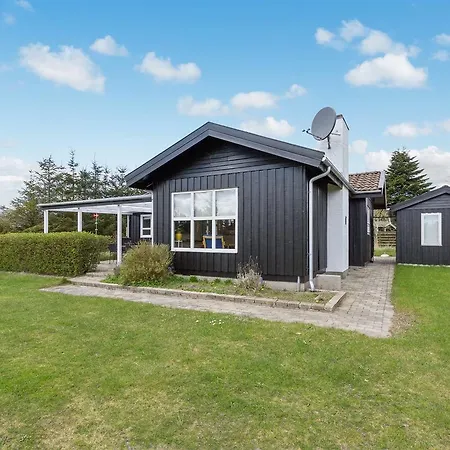 Three-bedroom Holiday In Hals